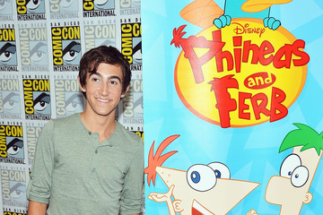 Vincent-Martella-Phineas-Ferb-Maile-School